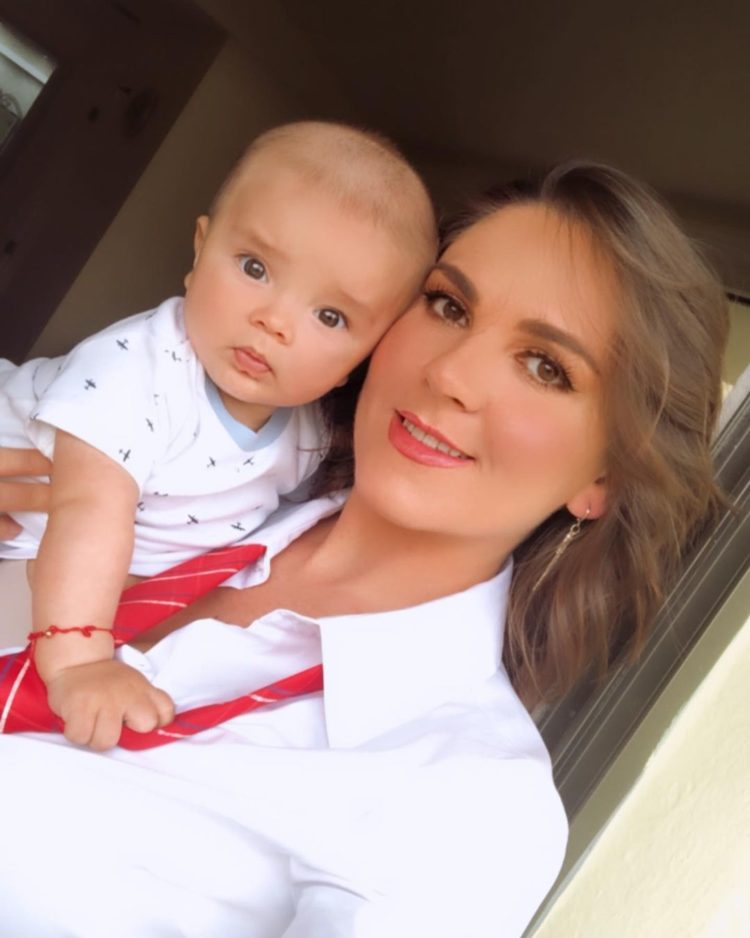 Zoraida Gómez usó de nuevo el uniforme de 'Rebelde' y cautivó en redes Zoraida Gómez usó de nuevo el uniforme de 'Rebelde' y cautivó en redes