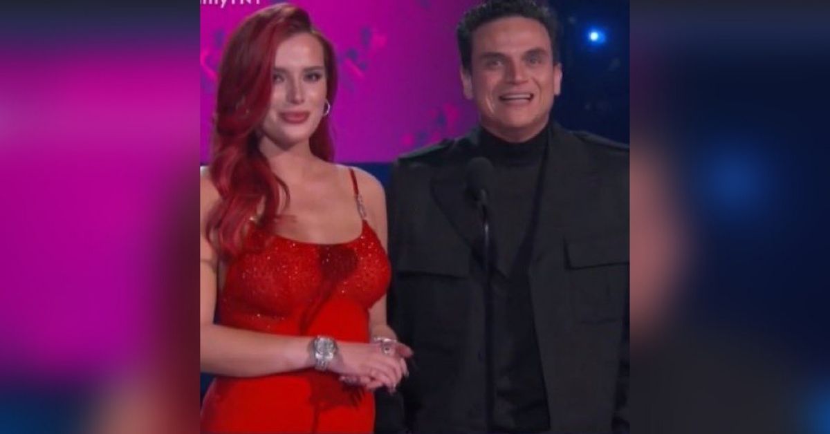 Bella Thorne fue criticada por no hablar español en los Latin Grammy 2021