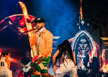 Anuel AA protagonizó aparatosa caída