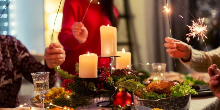 mujer cena de Navidad
